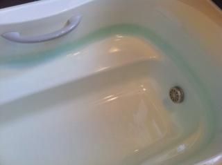 浴槽の青い汚れ.jpg